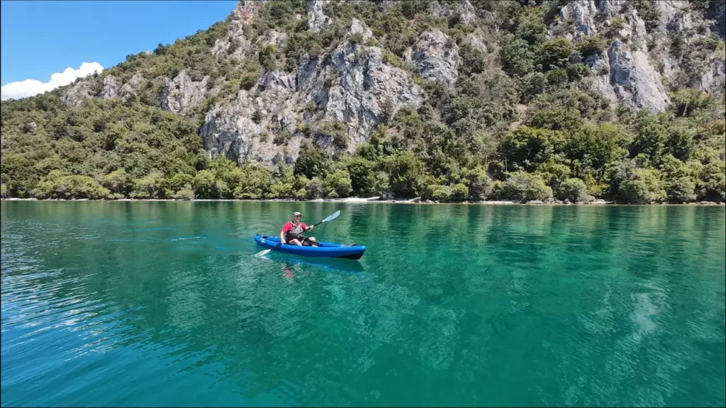 Zelgear Igla 410 auf Bergsee